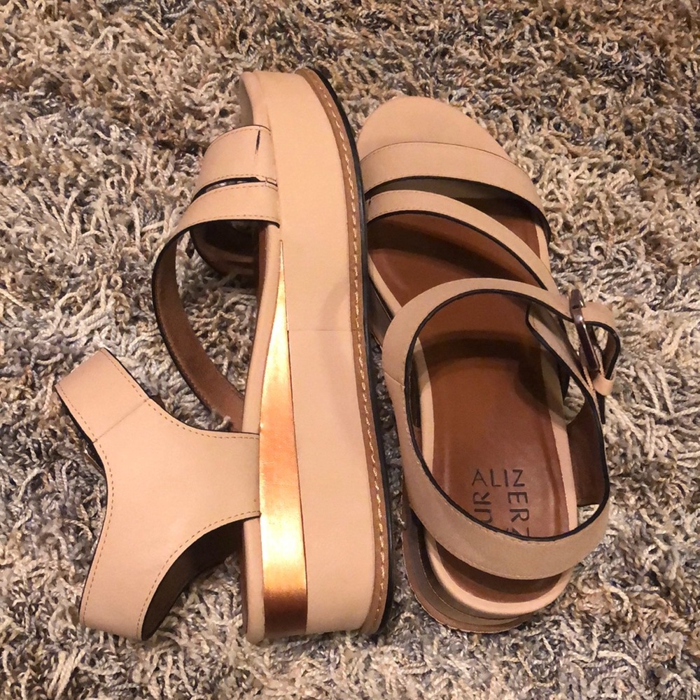 Naturalizer platform sandals. Like new!